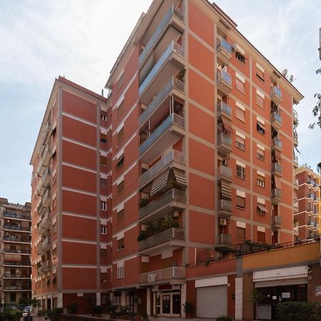 Apartmán Joivy Delightful 3-Bed Flat With Balcony Řím Exteriér fotografie