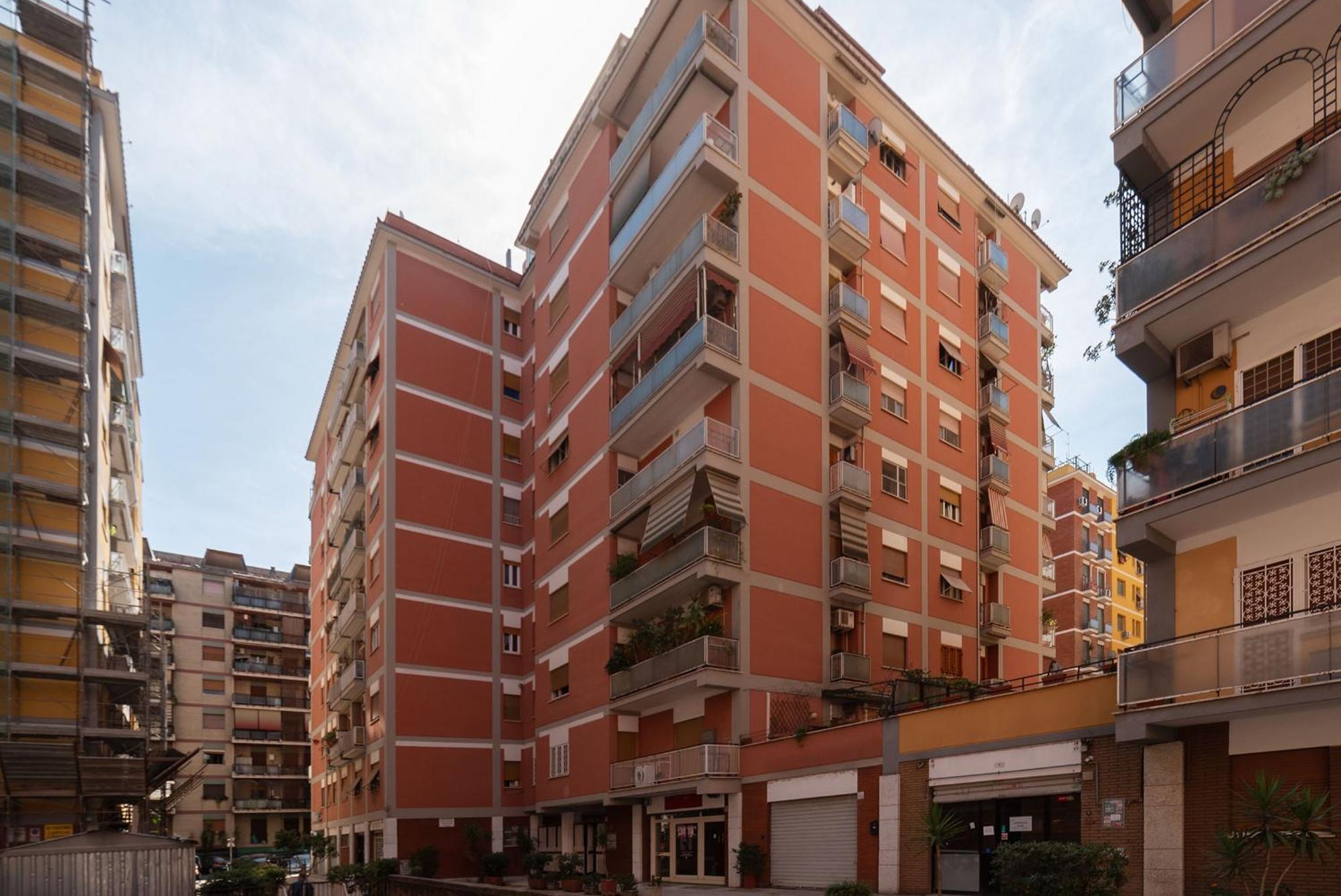 Apartmán Joivy Delightful 3-Bed Flat With Balcony Řím Exteriér fotografie